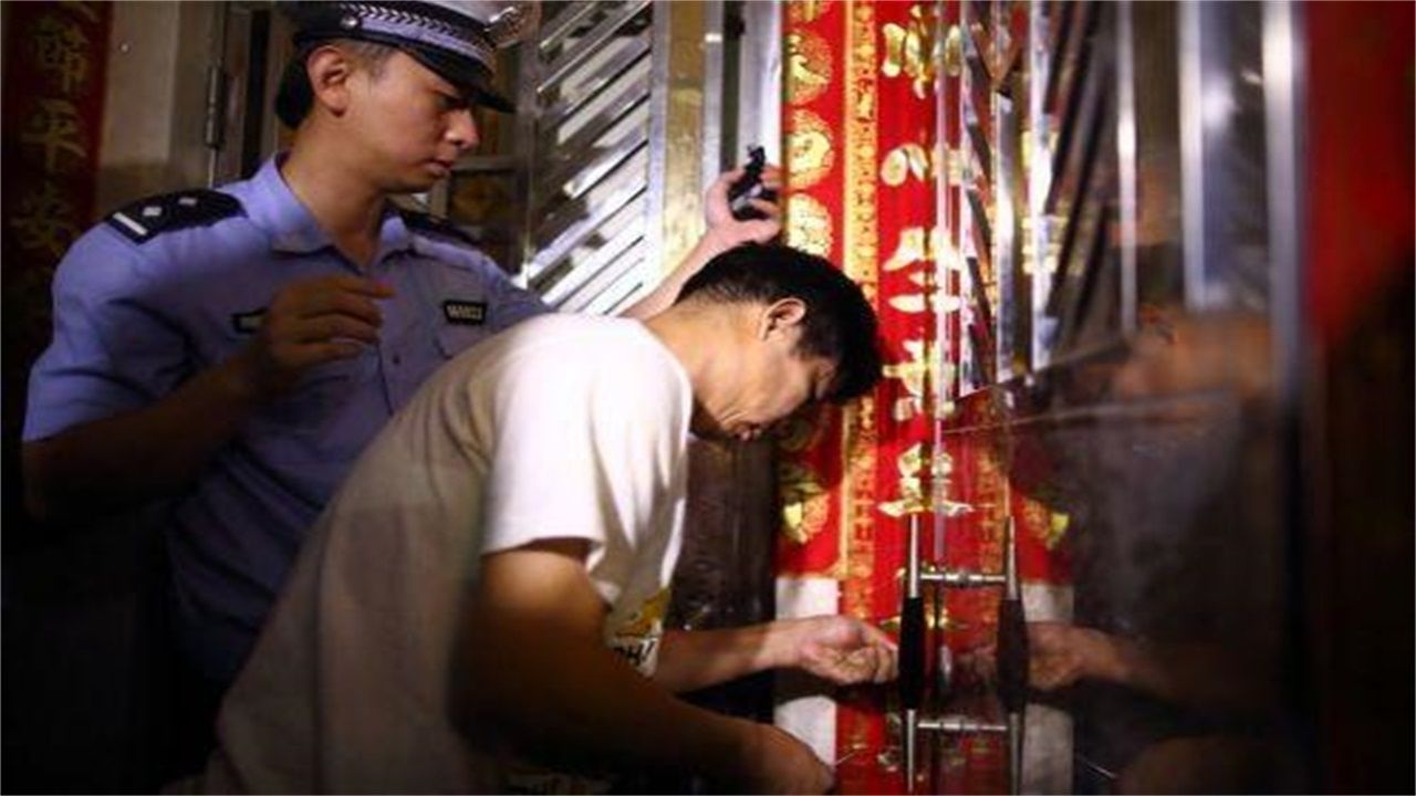 嘉义请开锁师傅开了锁后，师傅